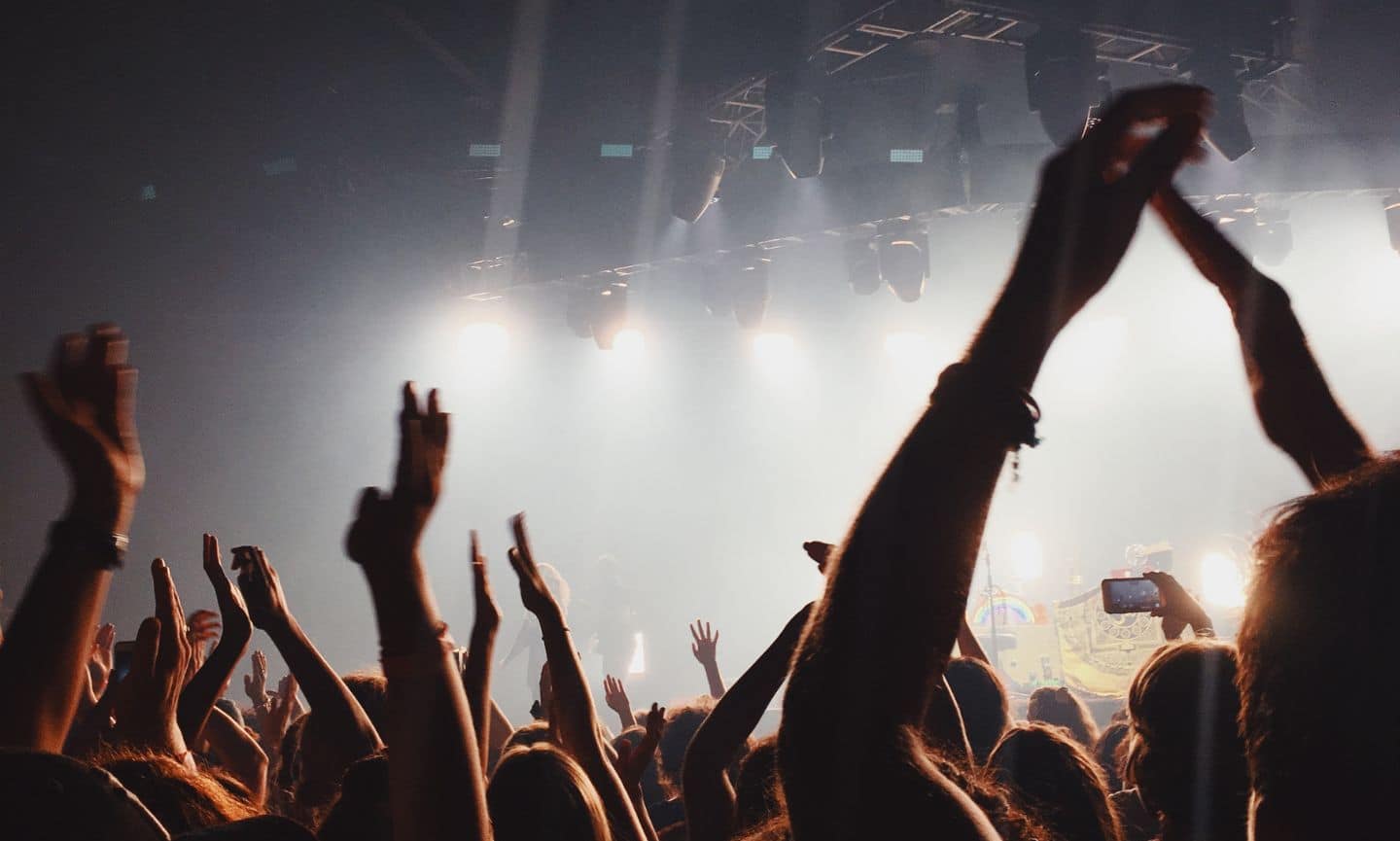 Cuando la pasión se vuelve peligrosa: Fans y músicos lastimados en conciertos￼