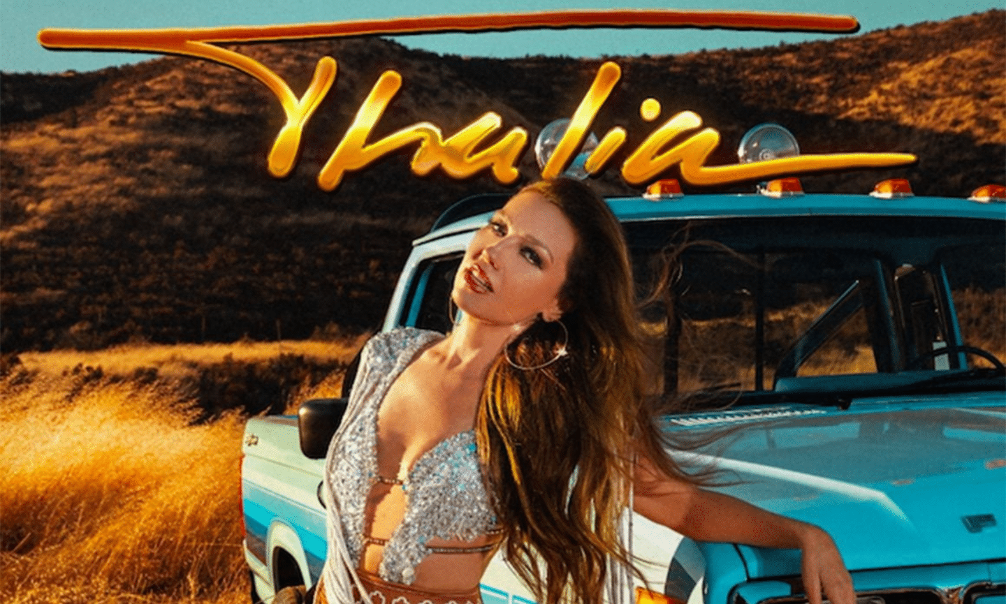 Thalia pone un pie en el regional mexicano￼
