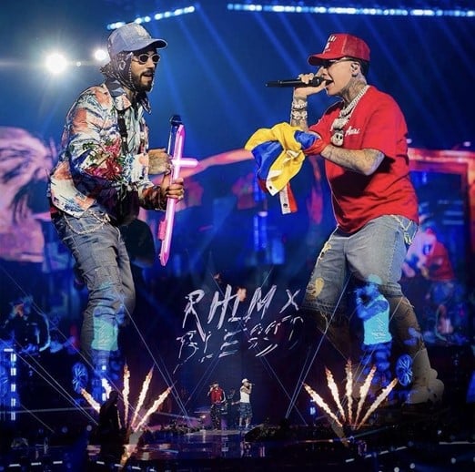 Anuel AA y Blessd interpretan “Pórtate Bonito” en vivo durante la gira Real Hasta La Muerte 2 en Estados Unidos.