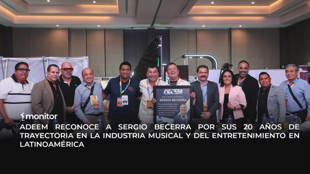 Sergio Becerra recibe reconocimiento de ADEEM por su trayectoria en la industria musical latinoamericana.