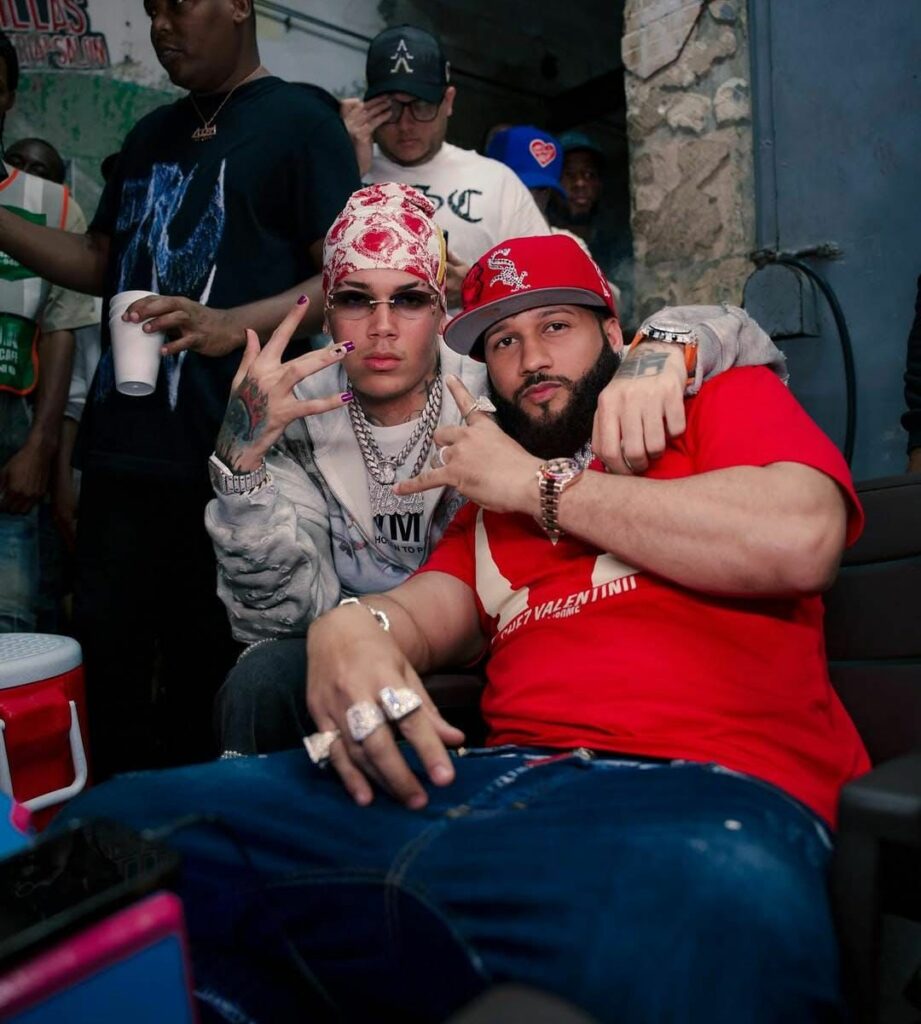 Portada oficial de “Voltio”, la colaboración de Yaisel LM y El Alfa con estética callejera y producción de Hansel El de la H.